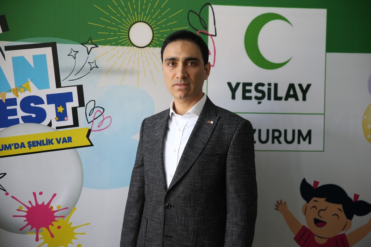 Yeşilay Erzurum Şubesince yürütülen "Can Erzurum" projesi kapsamında şehrin farklı ilçelerinden il...