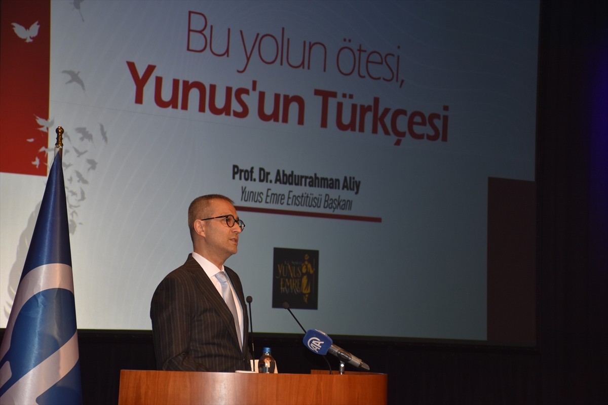 Yunus Emre Enstitüsü (YEE) Başkanı Prof. Dr. Abdurrahman Aliy, Eskişehir'deki Anadolu...