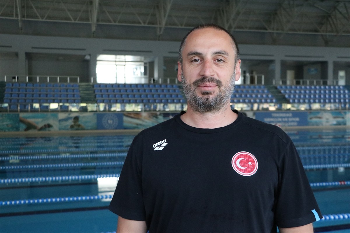 Yüzmede 6 Türkiye şampiyonluğu ve farklı kategorilerde toplam 90 madalyası bulunan milli sporcu...
