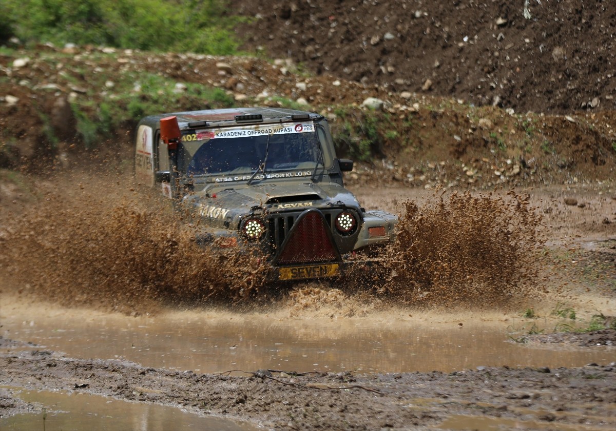 18. Karadeniz Off-Road Kupası 1. ayak yarışı, Rize'nin Ardeşen ilçesinde gerçekleştirildi. Ardeşen...
