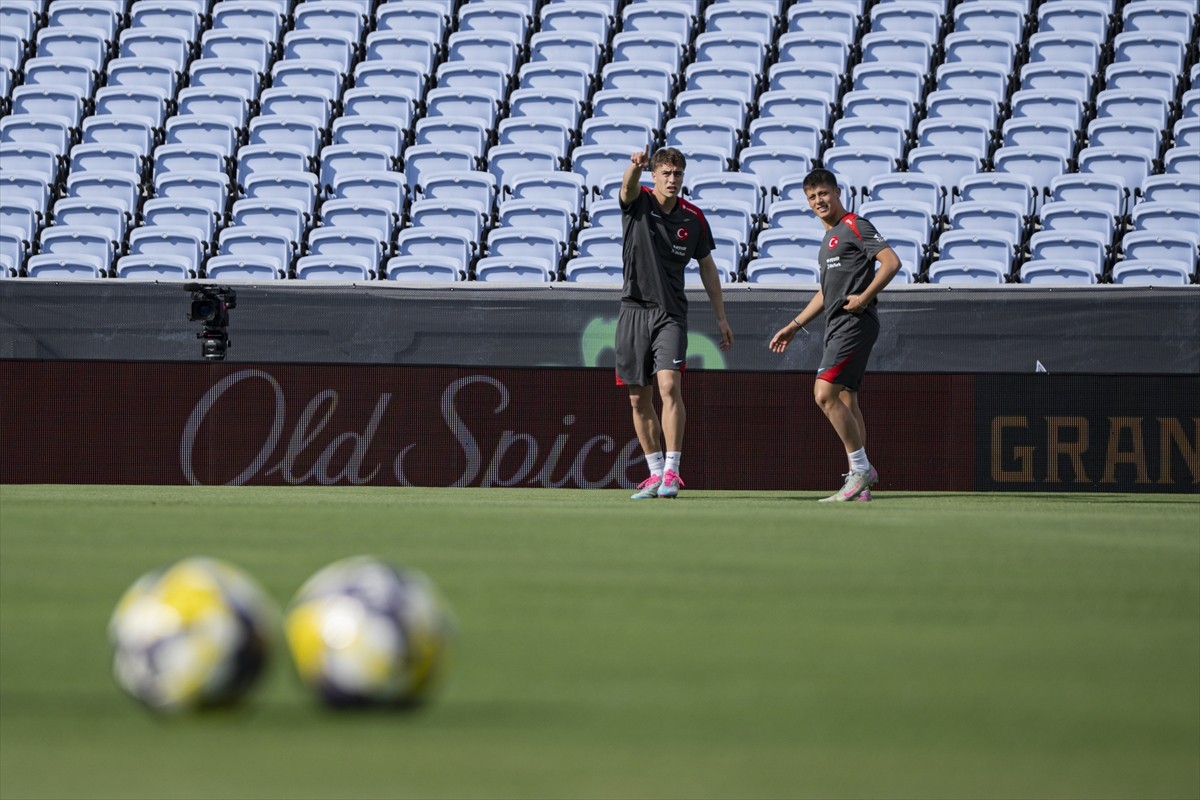 A Milli Futbol Takımı, Meksika ile 11 Haziran'da oynayacağı özel maçın hazırlıklarını tamamladı....