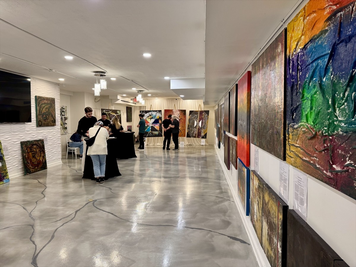 ABD'de yaşayan Türk oyuncu Cihan Yıldız, soyut çalışmalardan oluşan bir seçkisini ilk defa...