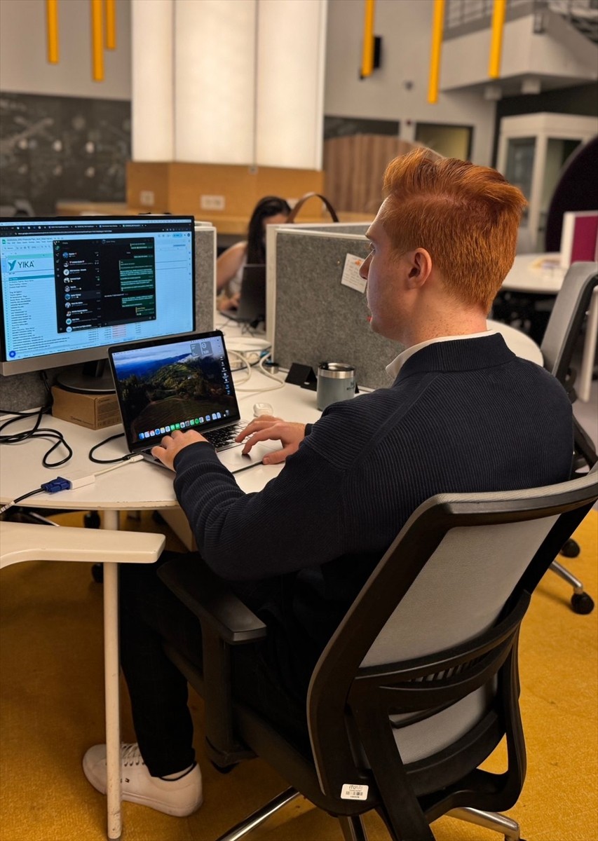 ABD'nin Chicago kentinde bulunan Northwestern Üniversitesi'nin Bilgisayar Mühendisliği bölümü...