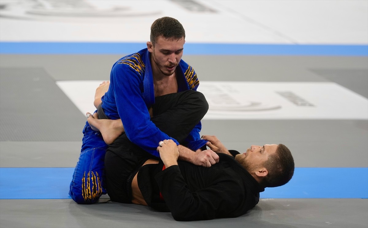 Abu Dhabi Grand Slam Ju Jitsu Dünya Turu'nun İstanbul ayağı başladı. Abu Dhabi Jiu Jitsu Pro (AJP)...
