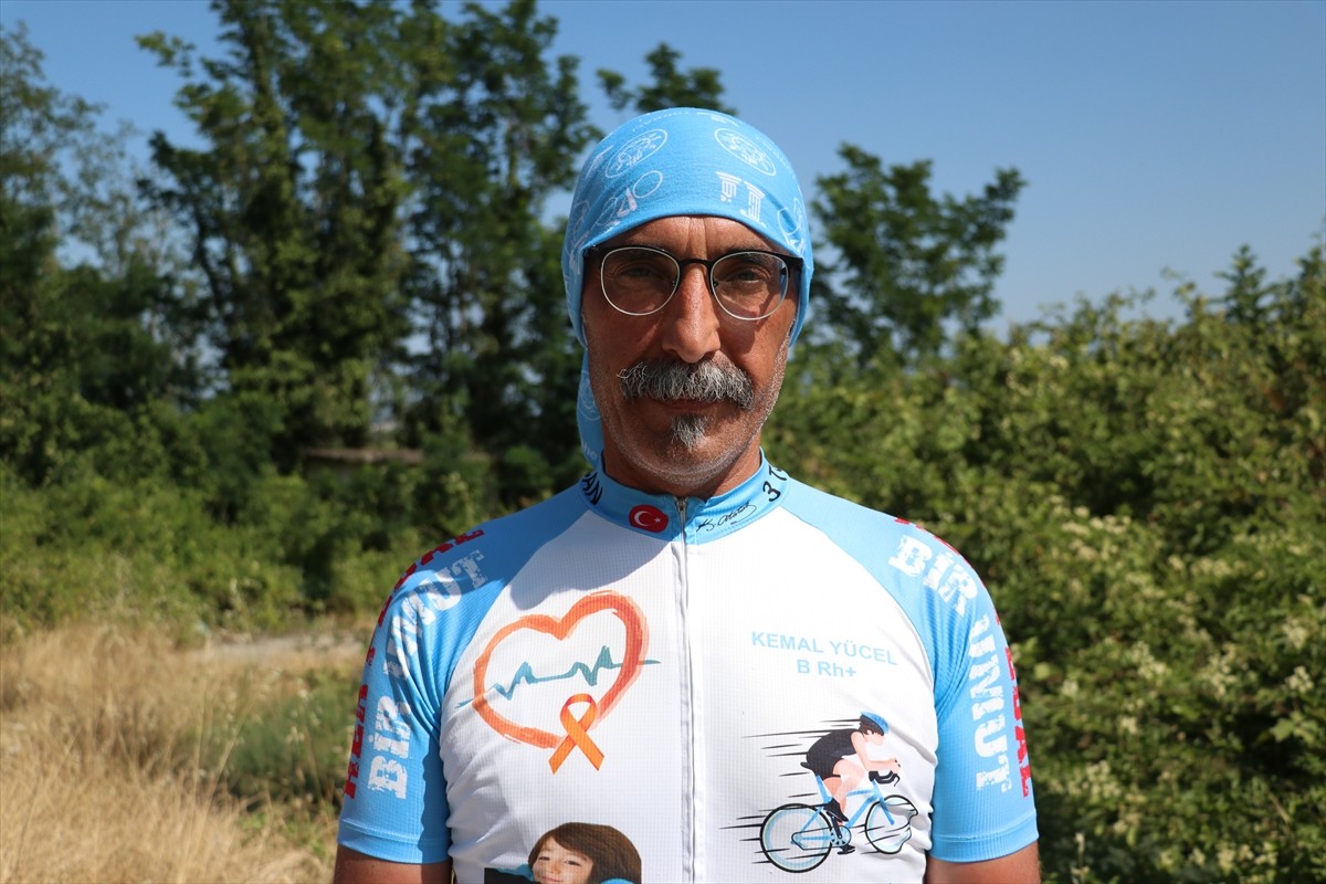 Adana'da 12 yıl önce 6 yaşındaki oğlu Ali Utku Yücel'i beyin tümörü nedeniyle kaybeden gazeteci...