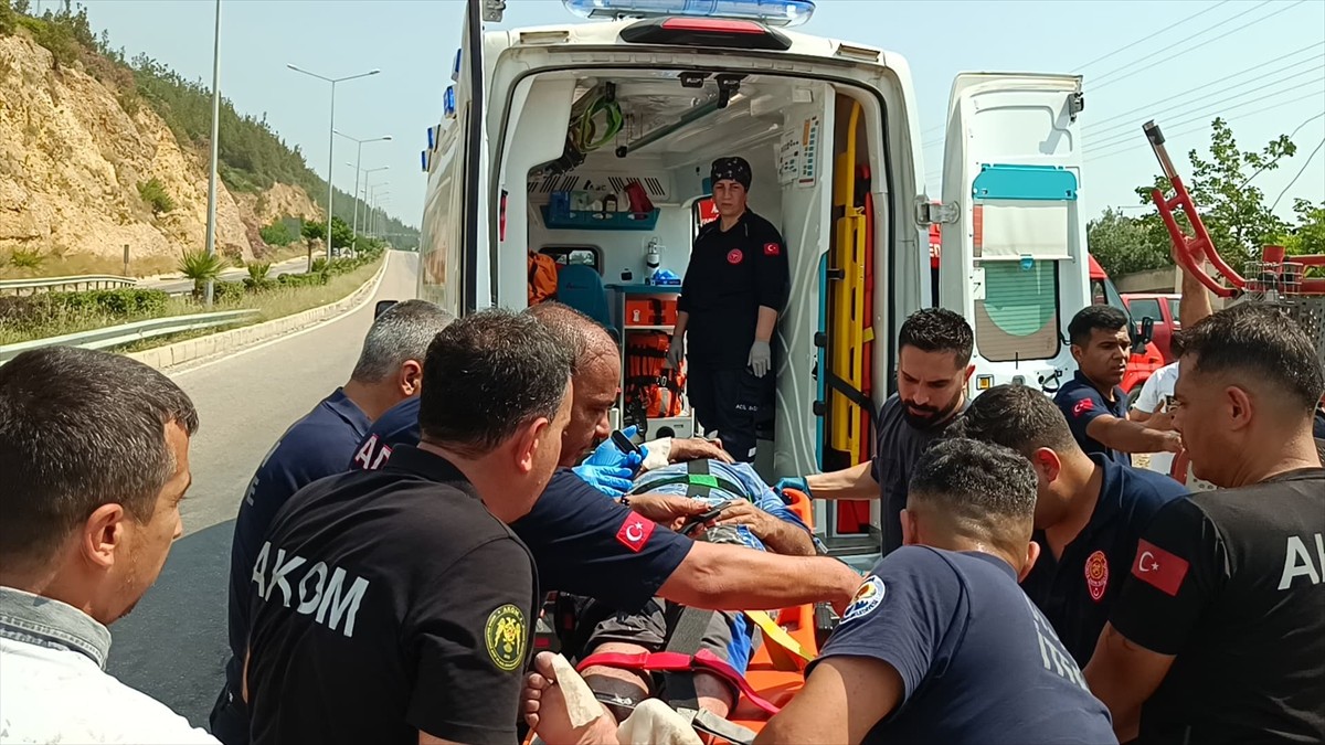 Adana'nın Kozan ilçesinde, çalıştığı evde elektrik akımına kapılan boyacı yaralandı. İtfaiye...