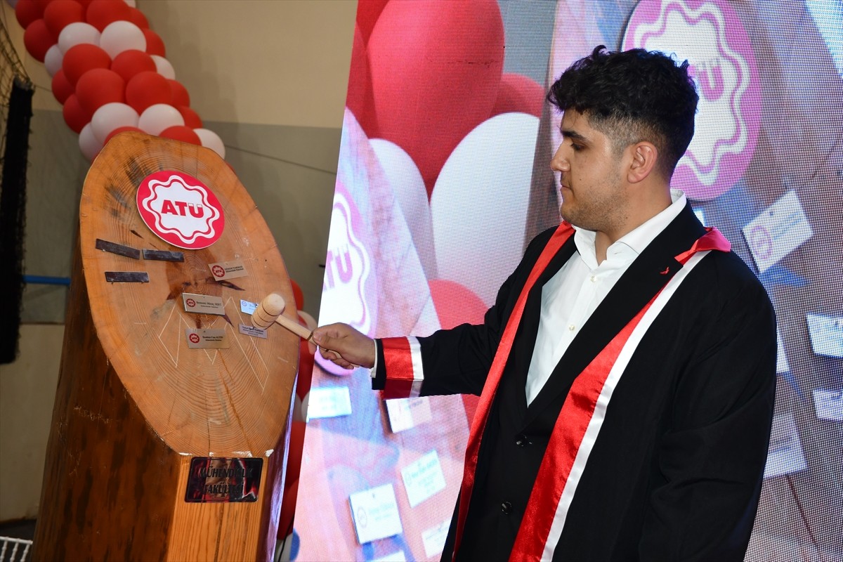 Adana Alparslan Türkeş Bilim ve Teknoloji Üniversitesinden (ATÜ) mezun olan öğrenciler için tören...