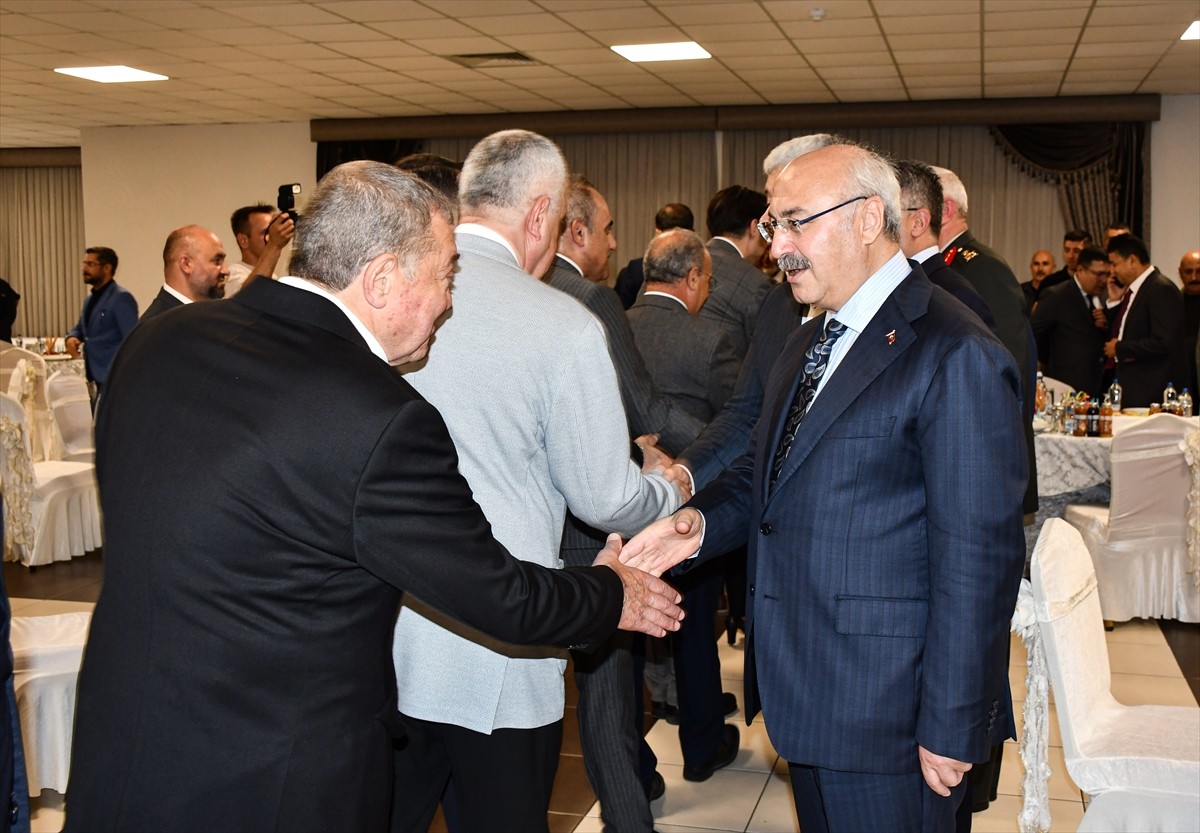 Adana Valiliğince Kurban Bayramı dolayısıyla bayramlaşma programı düzenlendi. Vali Yavuz Selim...