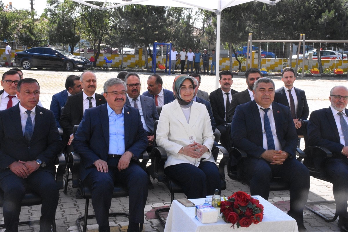 Afyonkarahisar'da 142 bin 592 öğrenci karne sevinci yaşadı. Afyonkarahisar Valisi Kübra Güran...