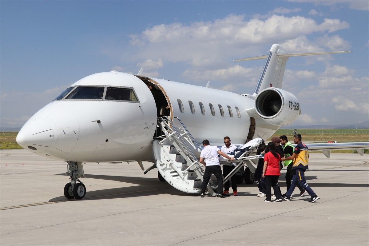 Ağrı'da rahatsızlanan Down sendromlu 4 yaşındaki çocuk, ambulans uçakla Ankara'ya sevk...