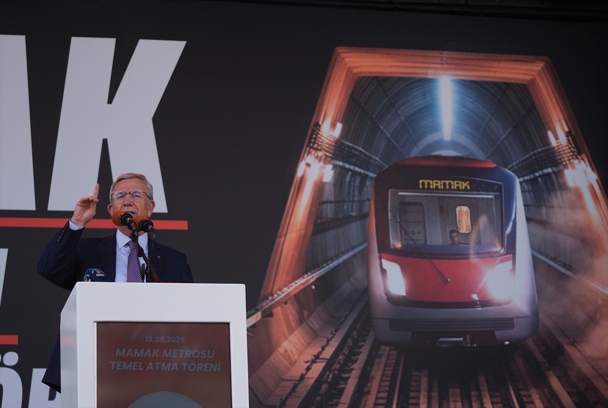 Ankara Büyükşehir Belediye Başkanı Mansur Yavaş, Mamak Metrosu olarak da bilinen Dikimevi–Natoyolu...