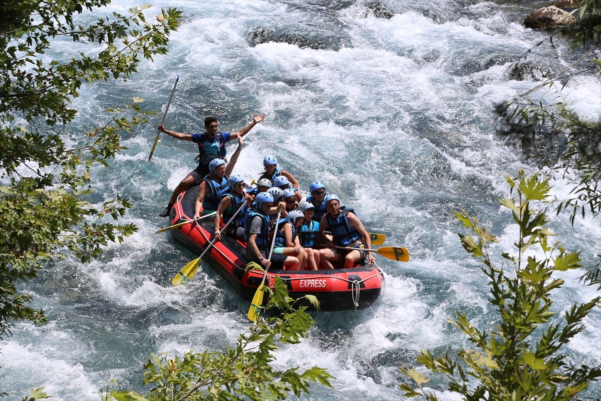 Antalya'nın Manavgat ilçesinde Köprülü Kanyon Milli Parkı'ndaki Köprüçay'ın 14 kilometrelik...