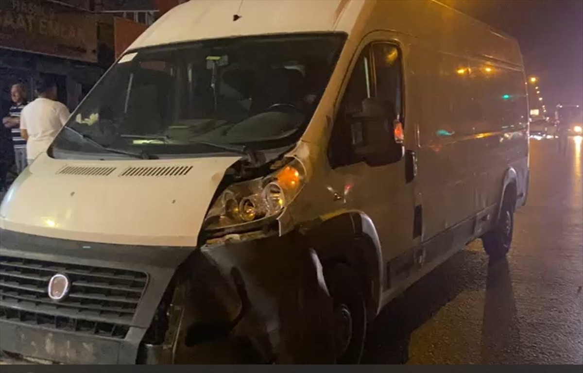 Antalya'nın Serik ilçesinde minibüsün çarptığı 12 yaşındaki çocuk hayatını kaybetti.