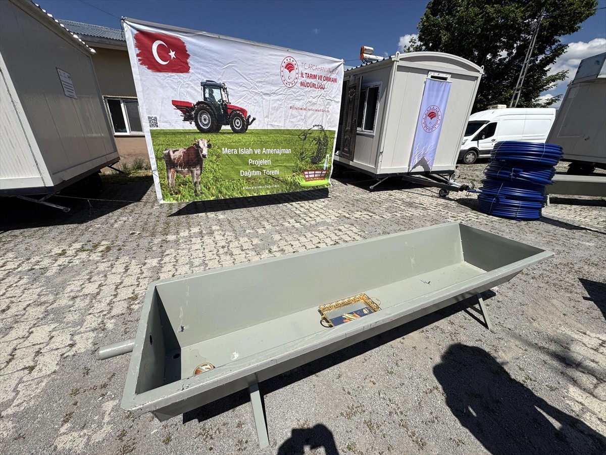 Ardahan'da hayvancılığın artırılması ve geliştirilmesi amacıyla 8 köye birer çobanevi, 30 sıvat ve...