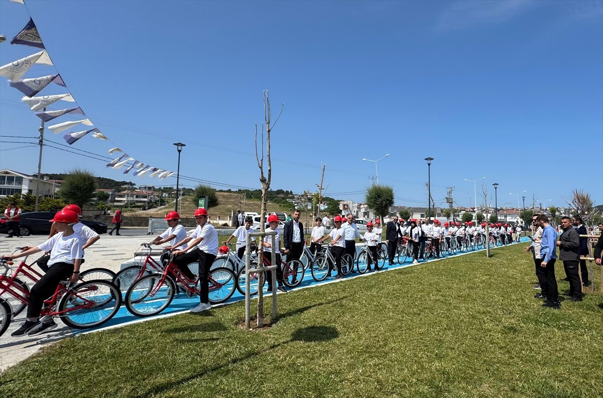 Arnavutköy'deki Karaburun Sahili, Mavi Bayrak almaya hak kazandı. Sahilde, Mavi Bayrak Töreni...