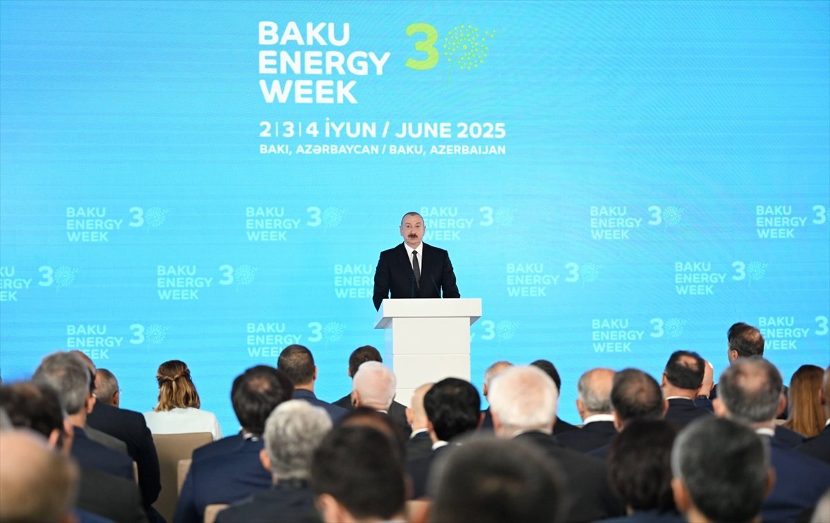 Azerbaycan Cumhurbaşkanı İlham Aliyev, 30. Hazar Petrol ve Doğal Gaz Fuarı ile 13. Hazar Enerji ve...