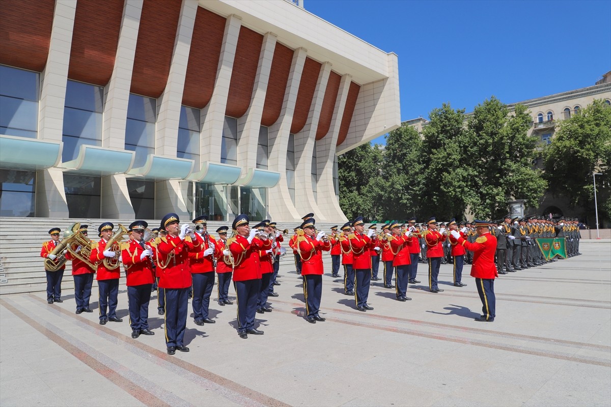 Azerbaycan Silahlı Kuvvetler Günü ve ordunun 107. kuruluş yıl dönümü dolayısıyla başkent Bakü'de...