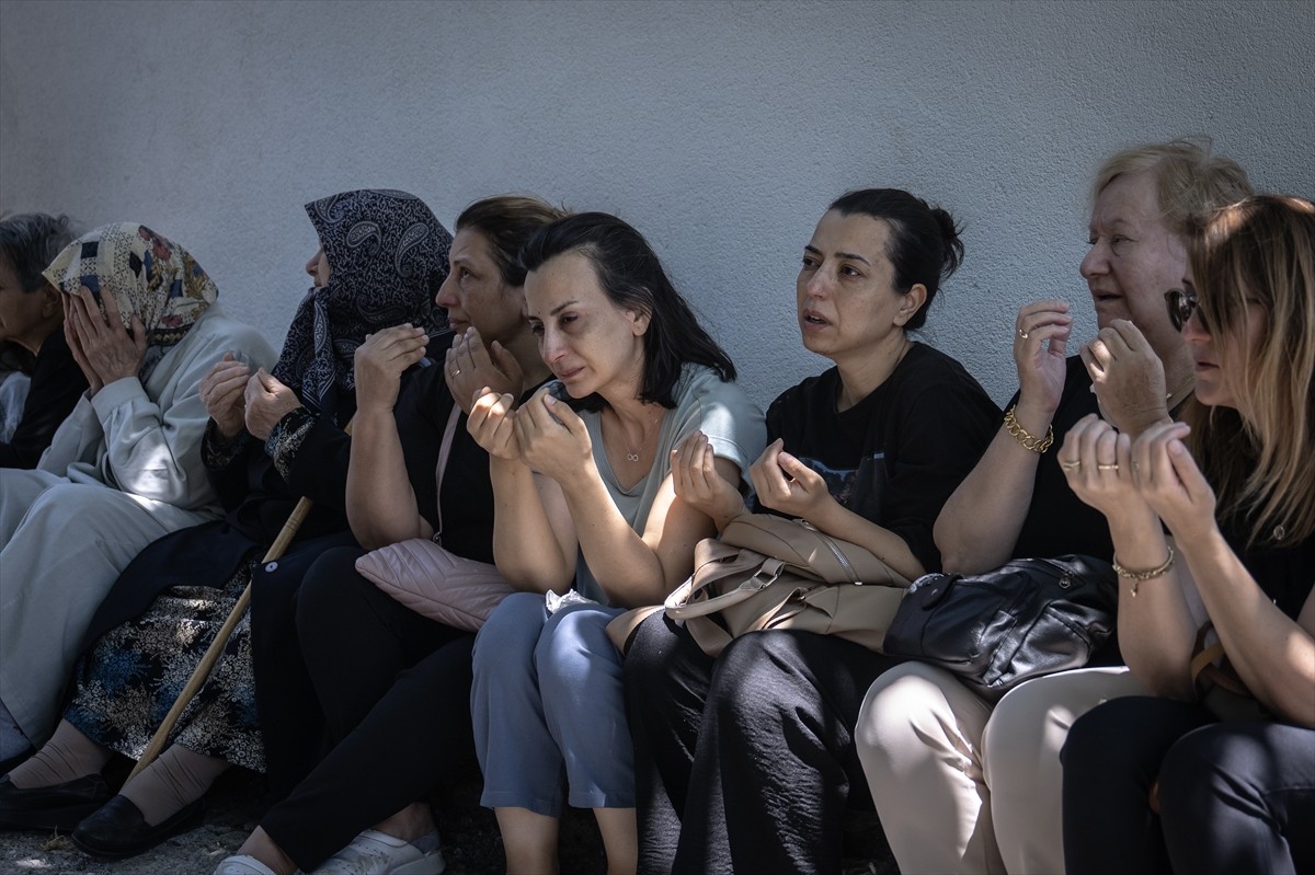 Batman'daki trafik kazasında hayatını kaybeden Öğretim Görevlisi Mehmet Serdar Akgönül'ün cenazesi...