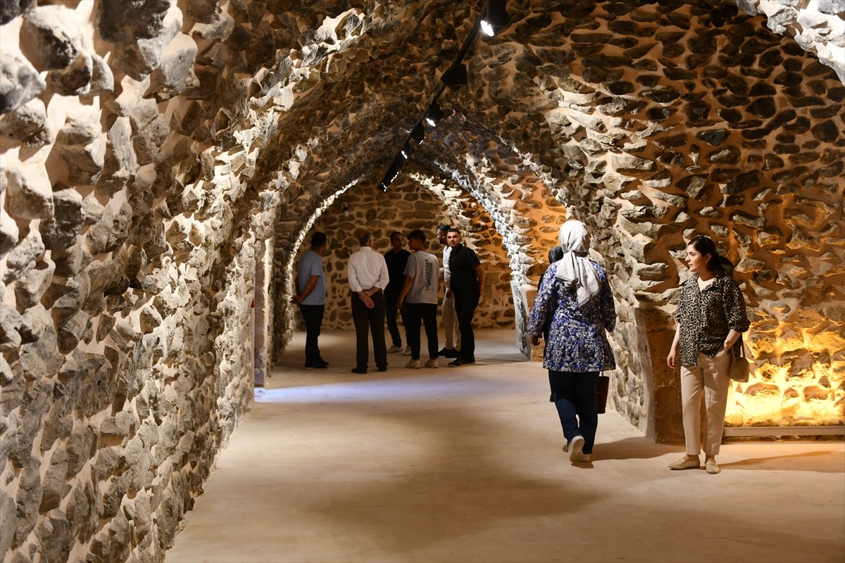 Batman’ın Beşiri ilçesinde bulunan 1600 yıllık Mor Kiryakus Manastırı, restorasyon çalışmalarının...