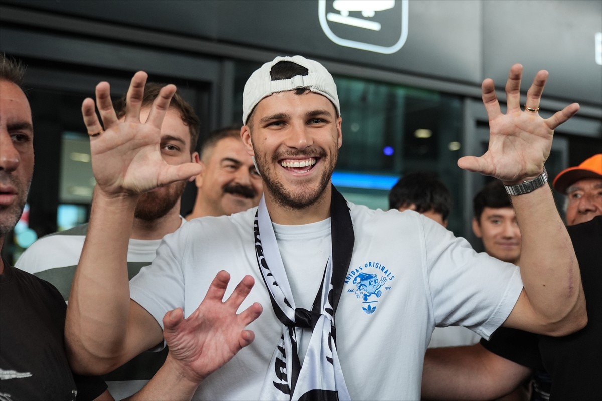 Beşiktaş'ın transfer görüşmelerinde bulunduğu Çek savunma oyuncusu David Jurasek, İstanbul'a...