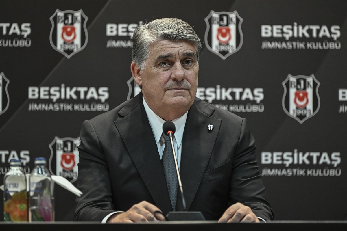 Beşiktaş Kulübü Başkanı Serdal Adalı, 22 Haziran'da yapılacak olağanüstü genel kurul öncesi...
