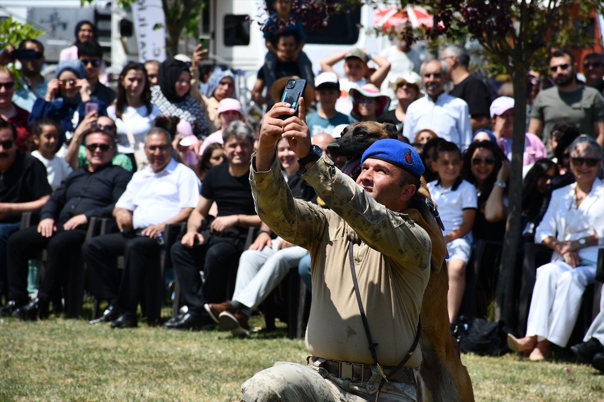 Bilecik'te, Jandarma Teşkilatının 186'ncı yıl dönümü düzenlenen programla kutlandı. Pelitözü...
