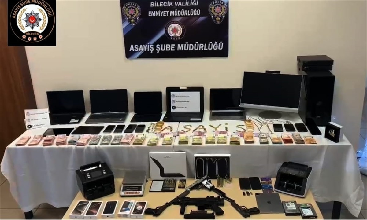 Bilecik merkezli 4 ilde düzenlenen dolandırıcılık operasyonunda gözaltına alınan 16 zanlıdan 12'si...