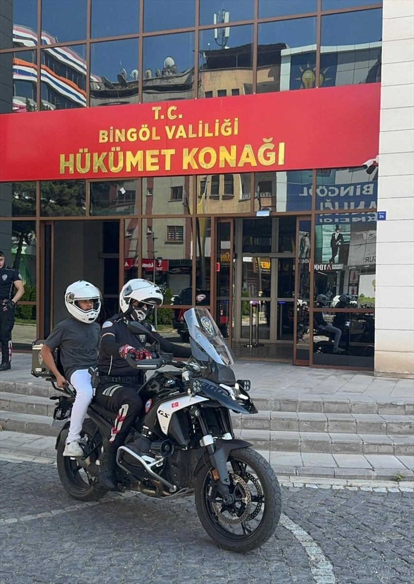 Bingöl'de Liselere Geçiş Sistemi (LGS) sınavına giriş belgesini unutan veya kaybeden ya da sınava...