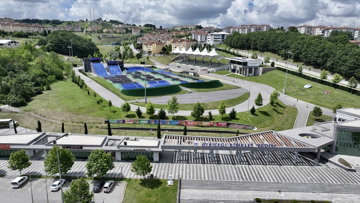 Bisiklet kullanımını yaygınlaştırmak için çalışmalar yürütülen Sakarya'daki Ayçiçeği Bisiklet...