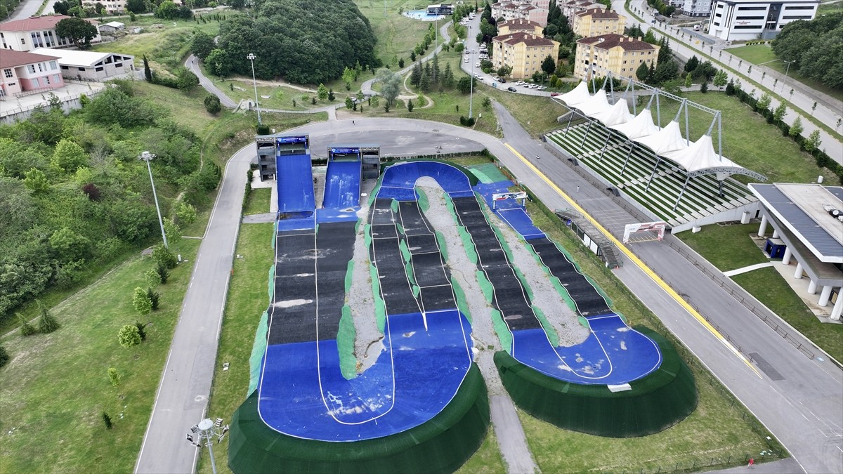 Bisiklet kullanımını yaygınlaştırmak için çalışmalar yürütülen Sakarya'daki Ayçiçeği Bisiklet...