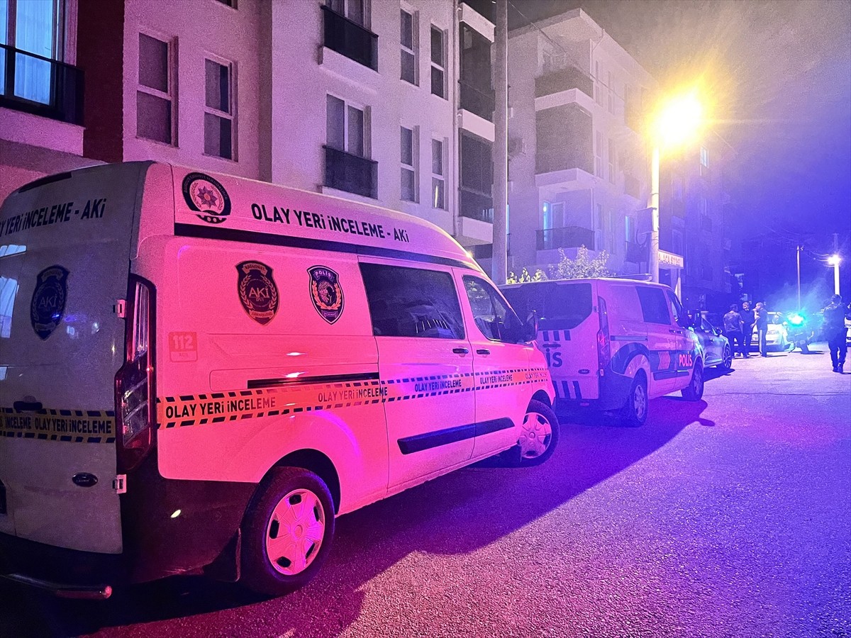 Burdur'da bir kadın evinde bıçaklanarak öldürülmüş halde bulundu, olayla ilgili 2 kadın gözaltına...