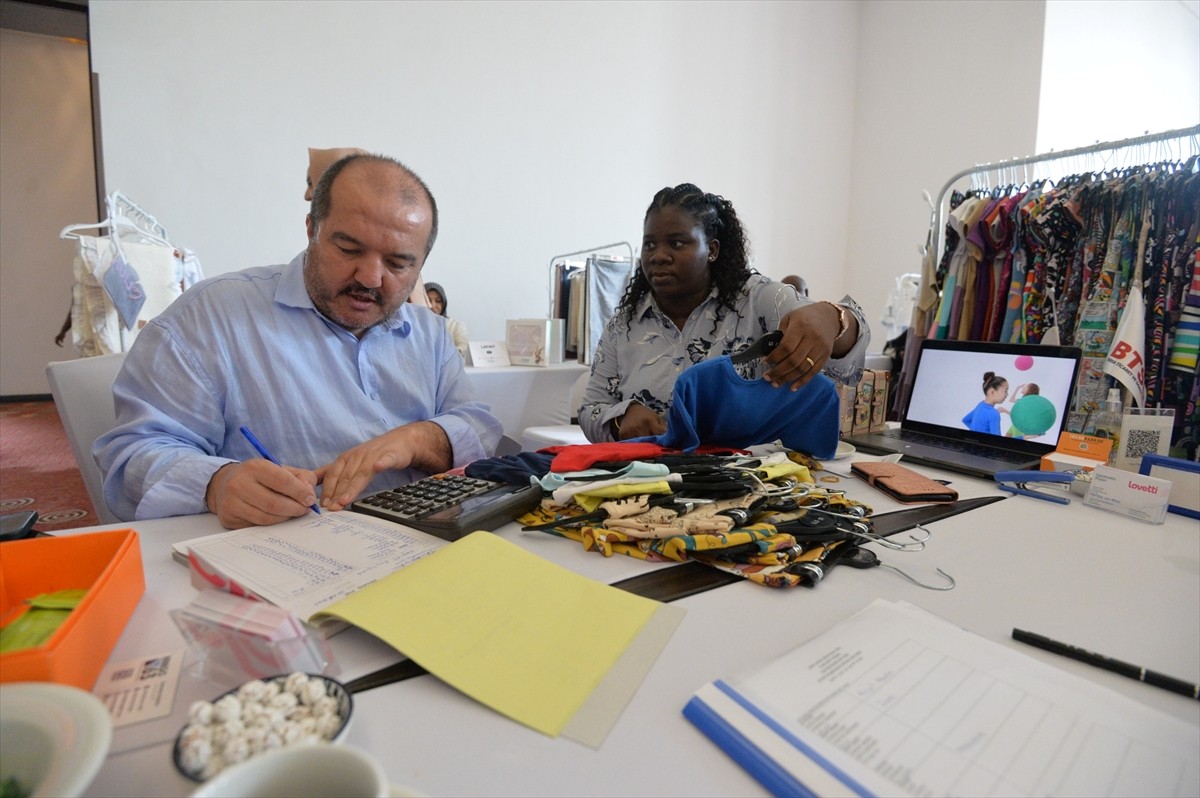 Bursa'da faaliyet gösteren bebek ve çocuk konfeksiyonu sektörü temsilcileri, Gana'nın başkenti...