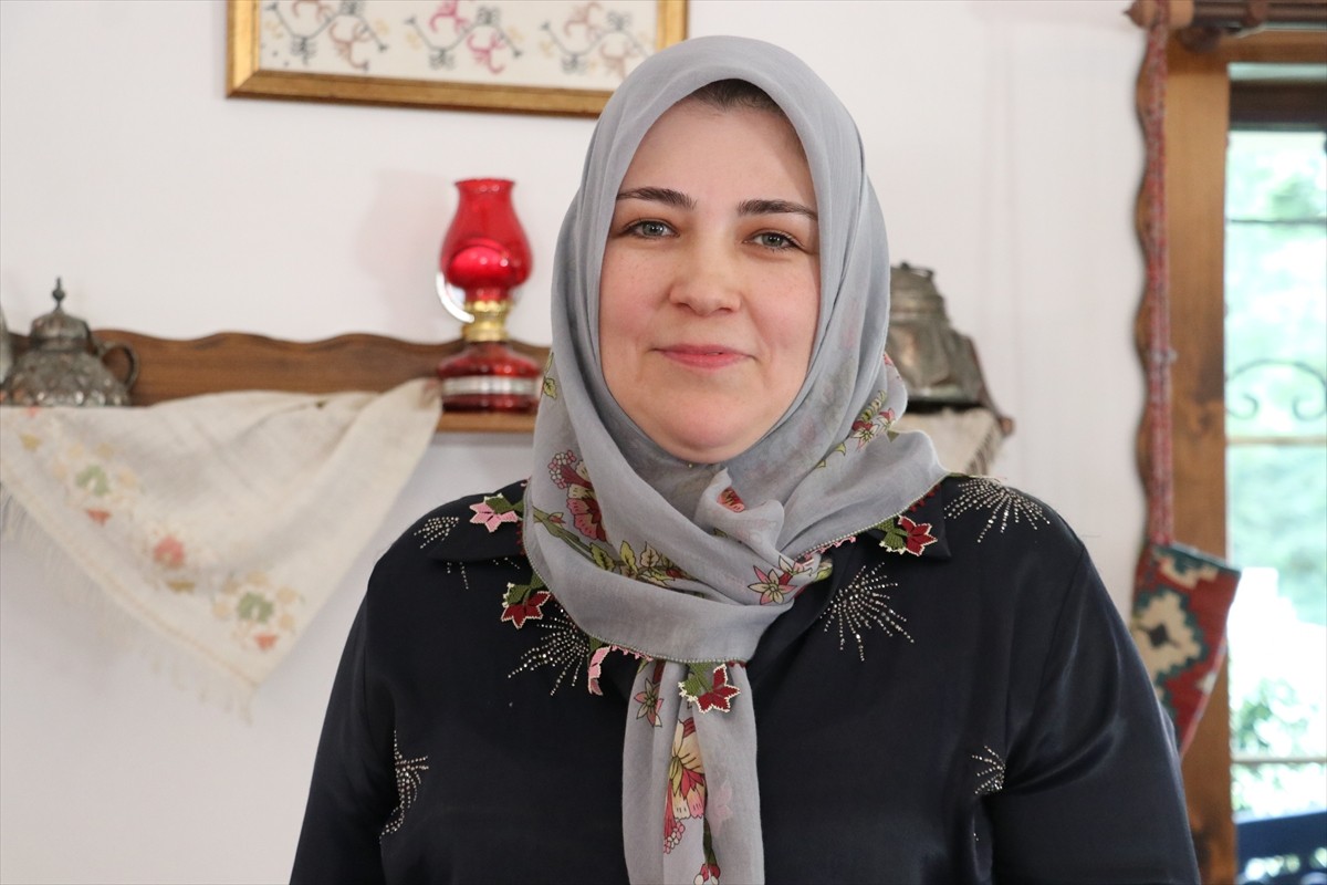 Bursa'nın Osmangazi ilçesi kırsal Doğancı Mahallesi'nde bir araya gelen kadınlar açtıkları...