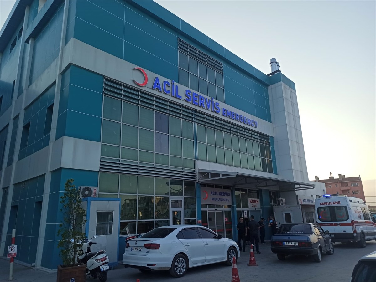 Bursa'nın Yenişehir ilçesinde, 23 kişi zehirlenme şüphesiyle hastaneye kaldırıldı.