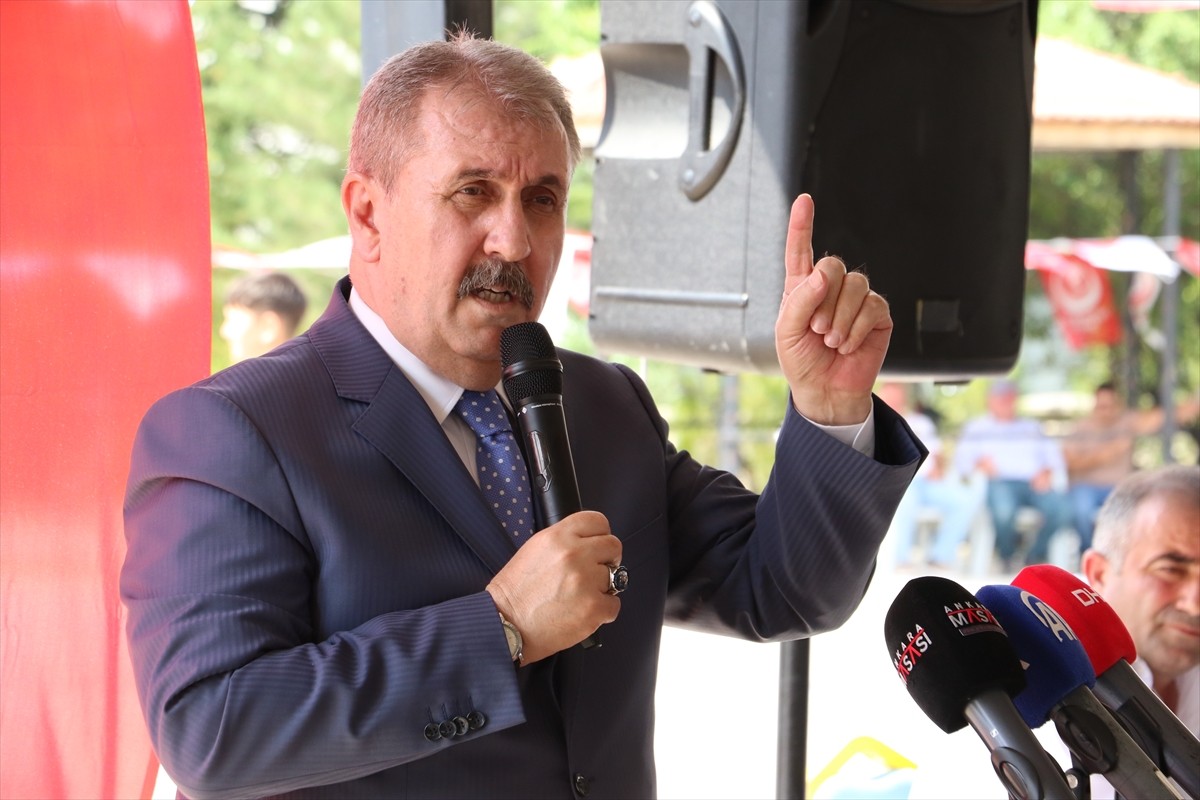Büyük Birlik Partisi (BBP) Genel Başkanı Mustafa Destici, Günyüzü Belediyesi Kültür Merkezi'nin...