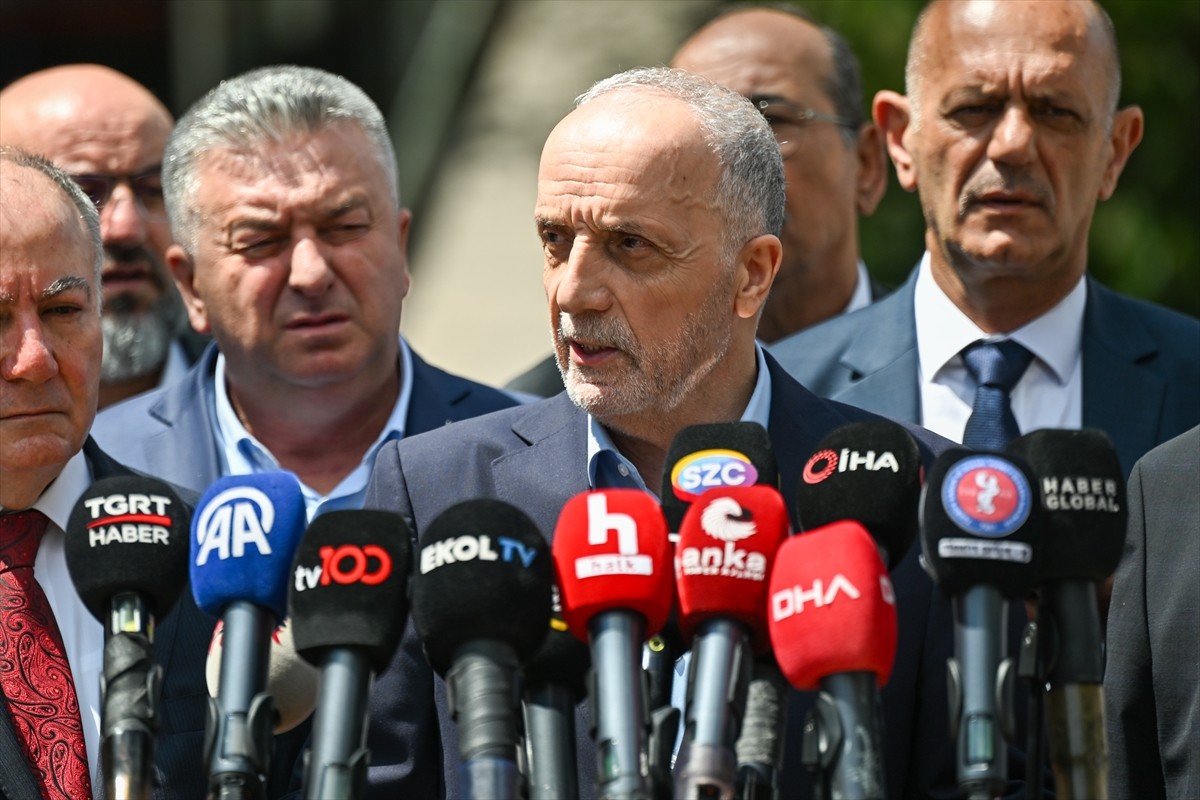 Çalışma ve Sosyal Güvenlik Bakanı Vedat Işıkhan, Kamu Çerçeve Protokolü Sözleşmesi görüşmeleri...