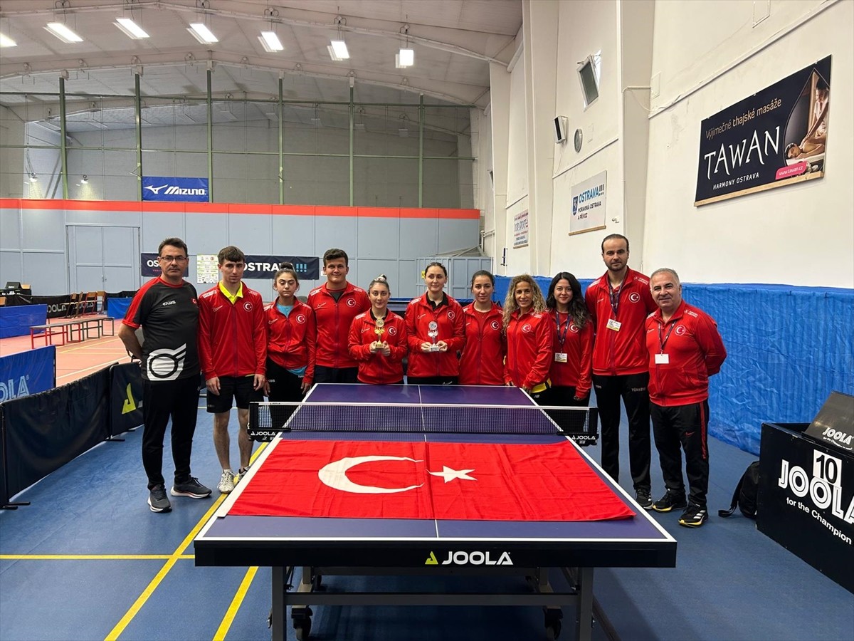 Çekya'da düzenlenen Para Masa Tenisi Turnuvası'nda milli sporculardan Ebru Acer altın, Sümeyra...