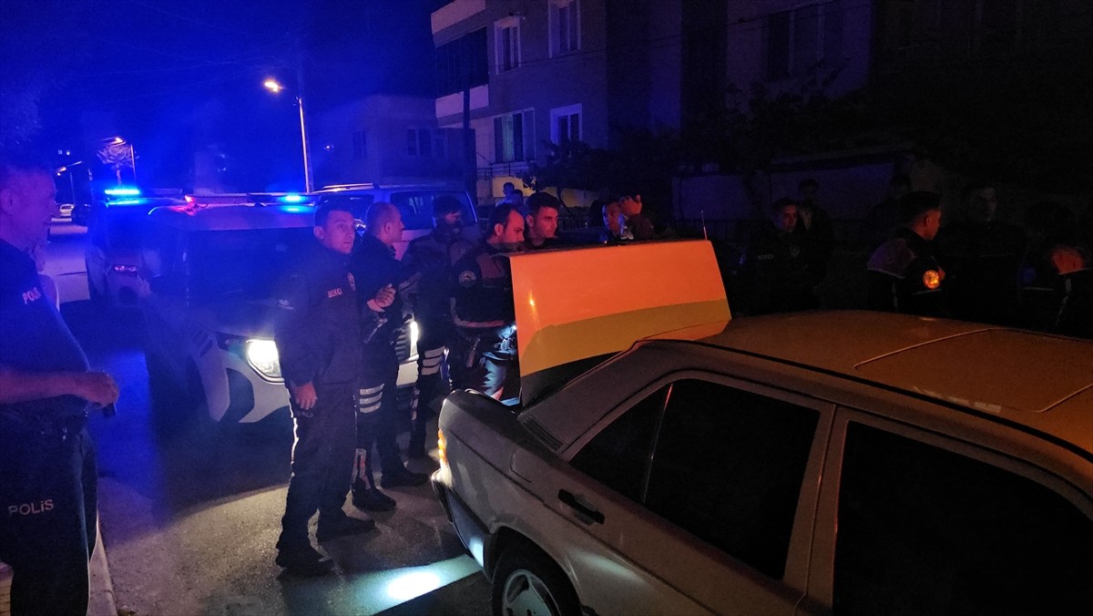 Çorum'da polis ekiplerinden kaçan sürücüye 60 bin lira ceza uygulandı, ehliyetine 2 yıl 2 ay el...