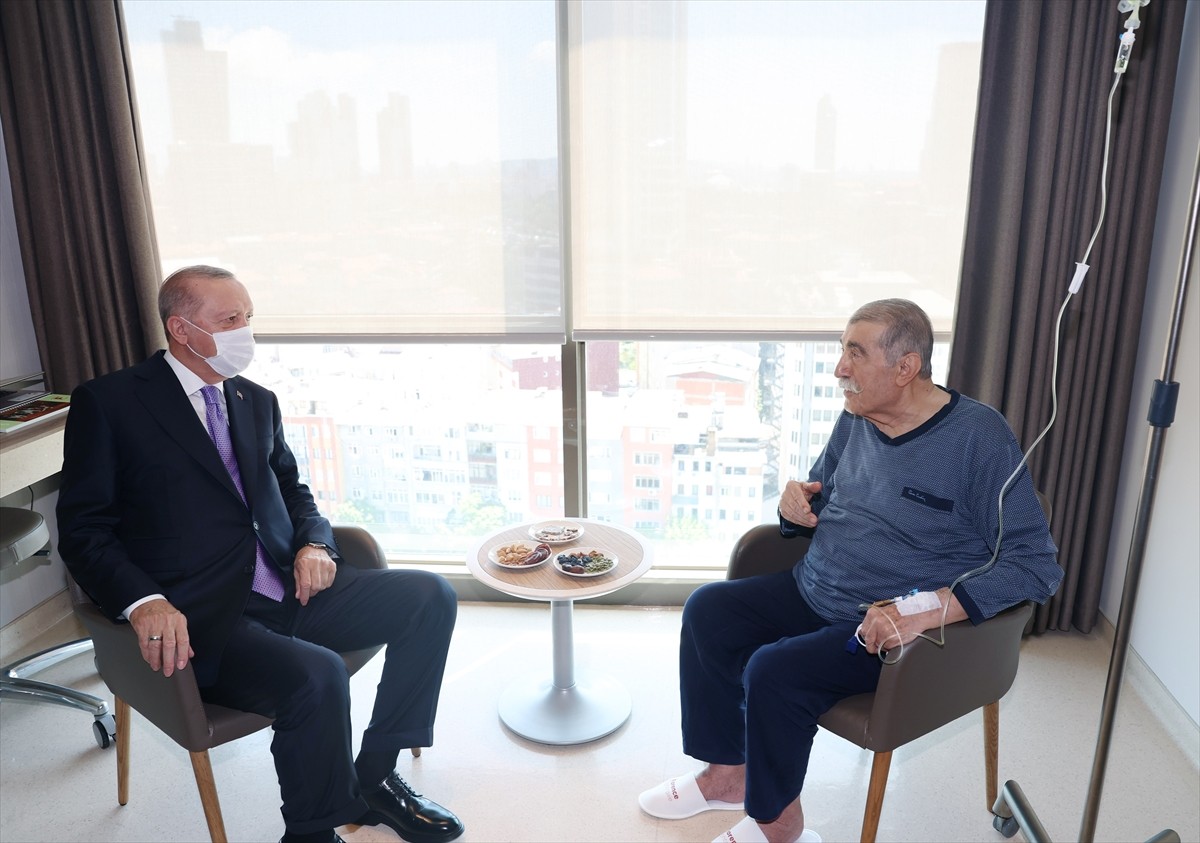 Cumhurbaşkanı Recep Tayyip Erdoğan, Muğla'da denizde geçirdiği kaza sonucu yaralanan AK Parti...