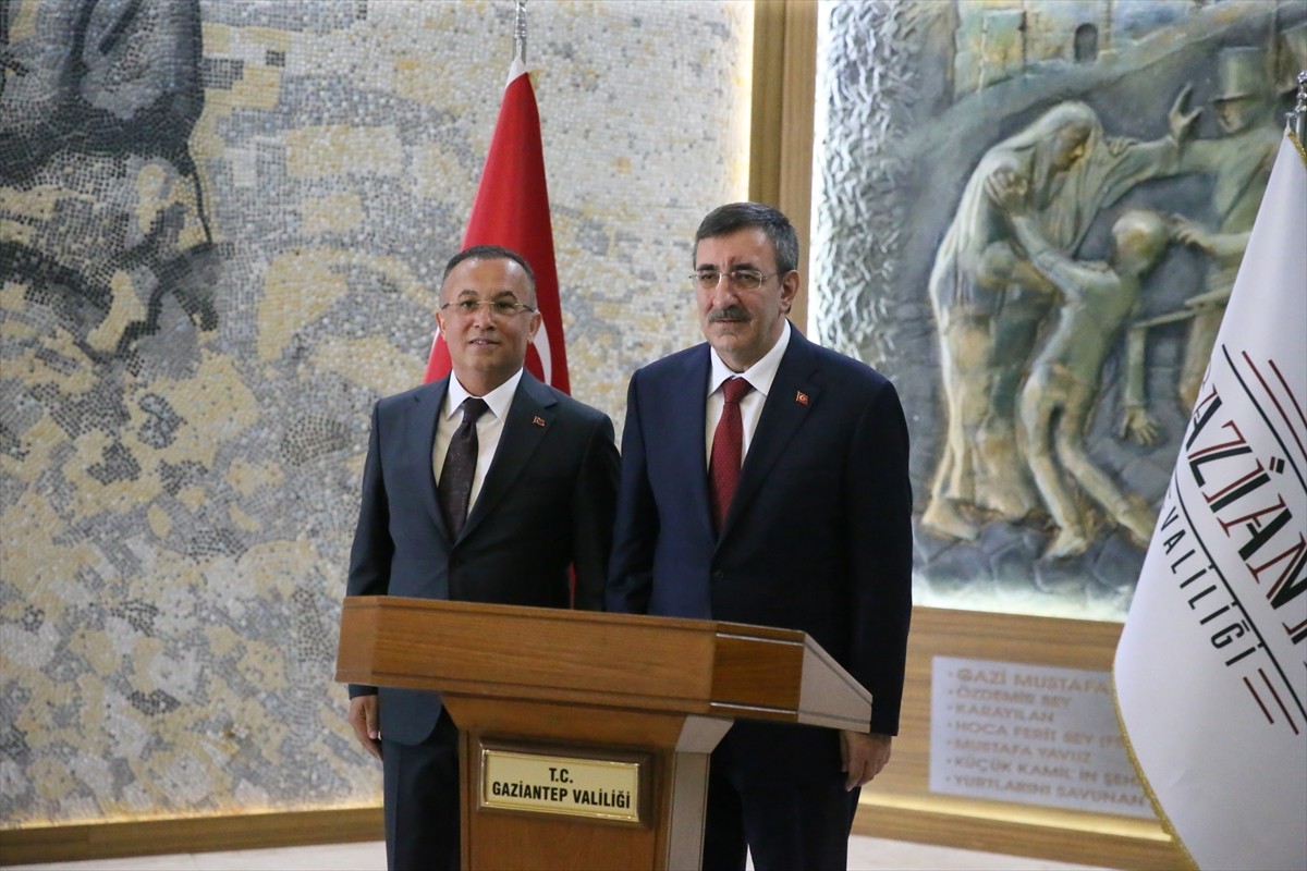 Cumhurbaşkanı Yardımcısı Cevdet Yılmaz, Gaziantep Valiliğini ziyaret etti.