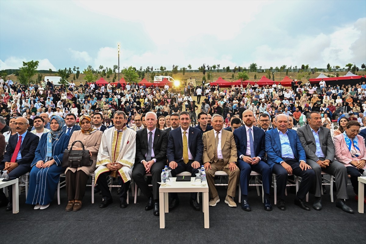 Cumhurbaşkanı Yardımcısı Cevdet Yılmaz, İstanbul’da İbn Haldun Üniversitesi 7. Mezuniyet Töreni'ne...