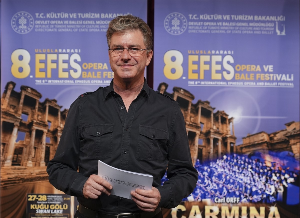 Devlet Opera ve Balesi (DOB) Genel Müdürü ve Genel Sanat Yönetmeni Tan Sağtürk (fotoğrafta), 8....