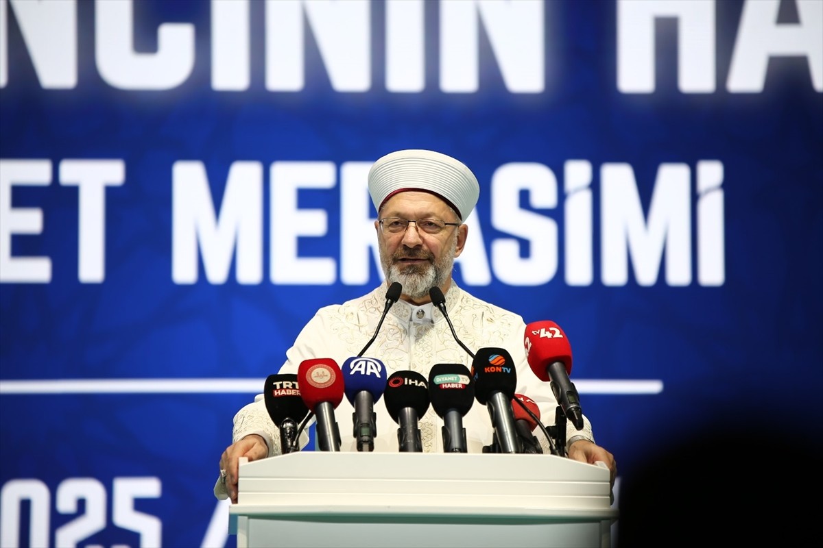 Diyanet İşleri Başkanı Ali Erbaş, Karatay Spor ve Kongre Merkezi'nde Konya Müftülüğünce 1255 hafız...