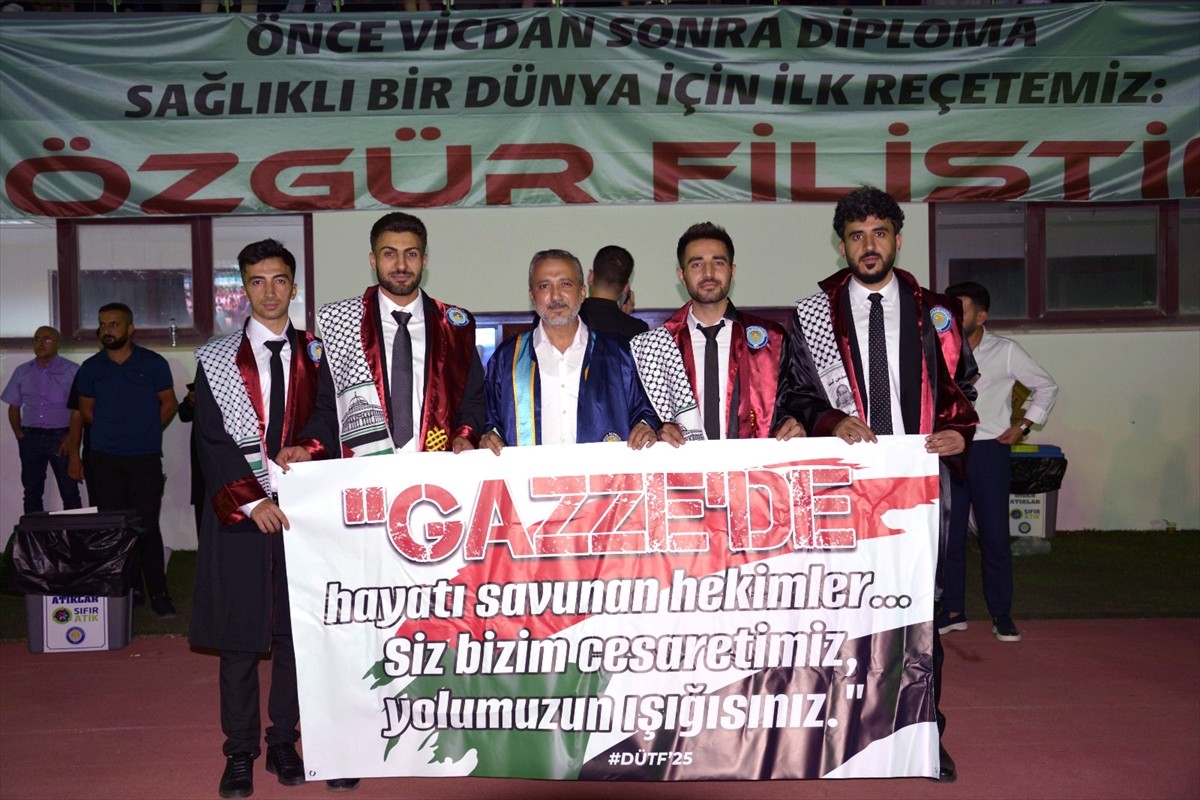 Diyarbakır'da Dicle Üniversitesi (DÜ) Tıp Fakültesi 2024-2025 Akademik Yılı Mezuniyet Töreni...