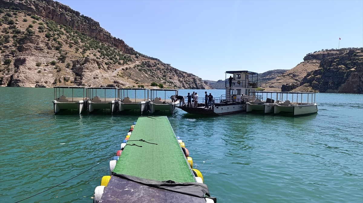 Diyarbakır Büyükşehir Belediyesince, Dicle Baraj Gölü'ndeki motorlu araçların faaliyetinin...