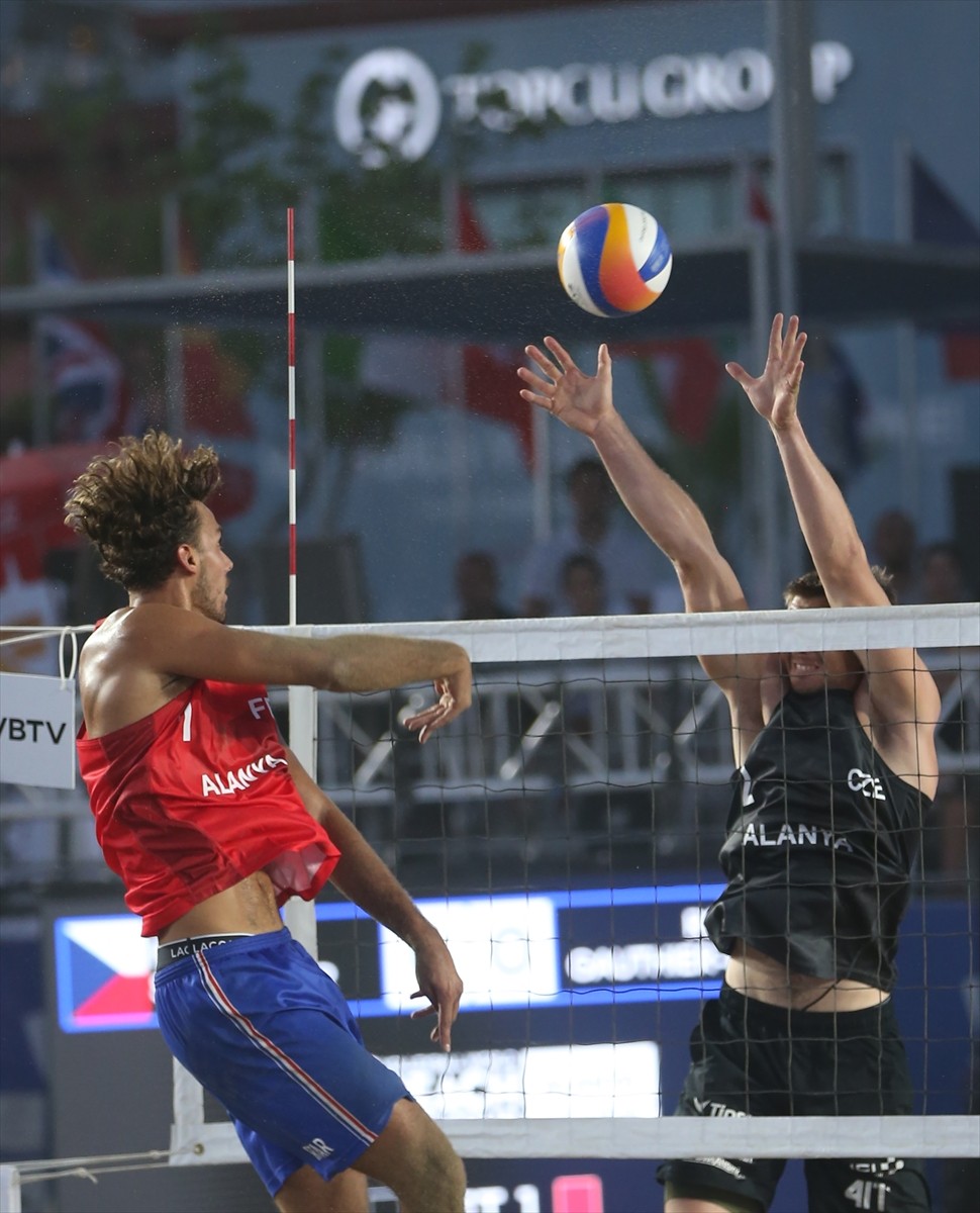 Dünya Plaj Voleybolu Pro Tur 2025'in Alanya etabının final gününde, erkekler finalinde Çekya'dan...