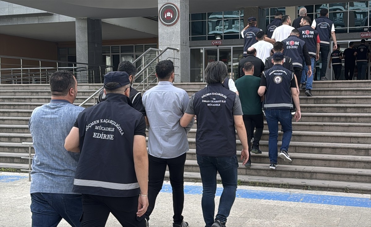 Edirne merkezli olarak "Sevenler" suç örgütüne yönelik 6 ildeki operasyonda gözaltına alınan ve...