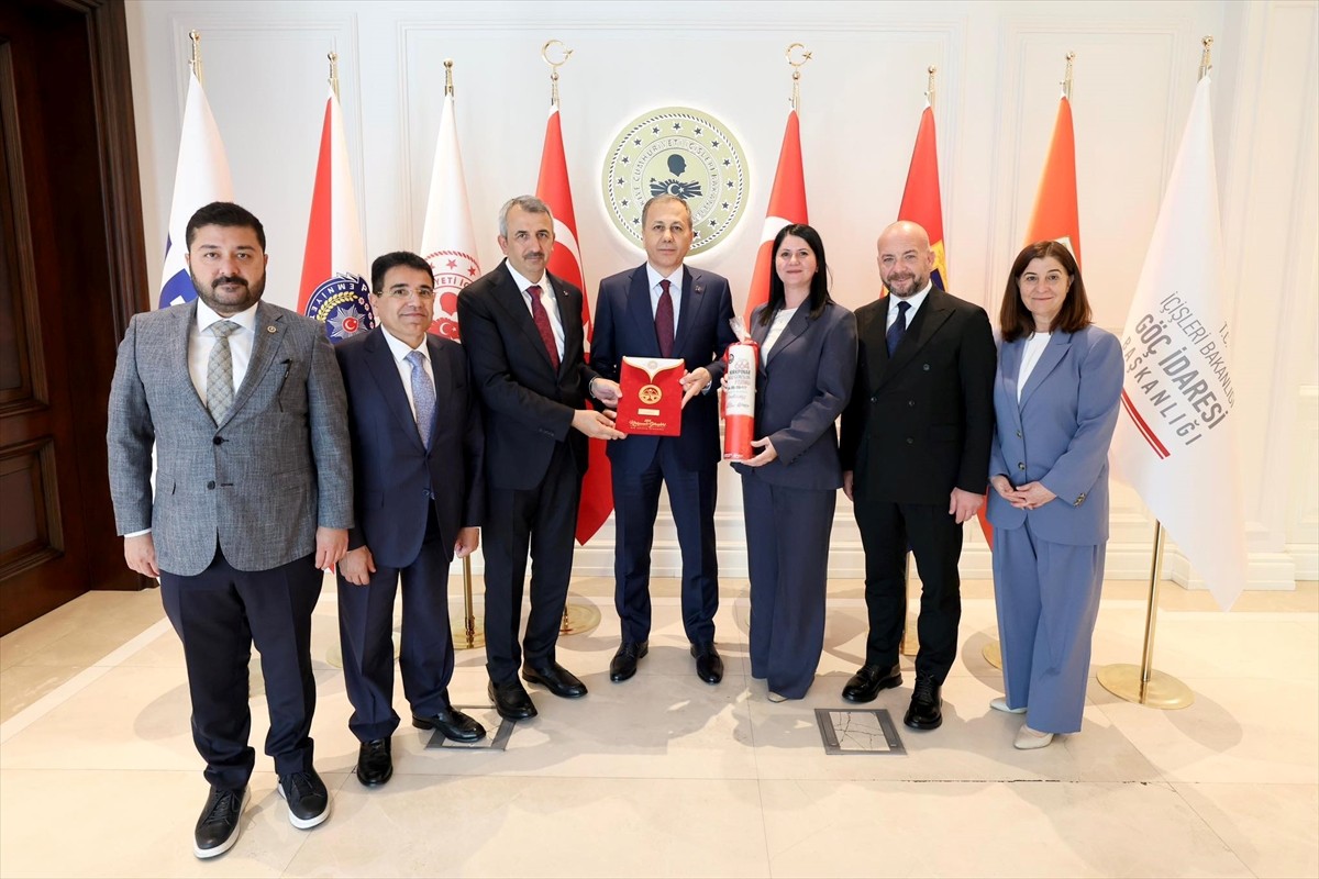 Edirne Valisi Yunus Sezer ve Belediye Başkanı Filiz Gencan Akın, 664. Tarihi Kırkpınar Yağlı...