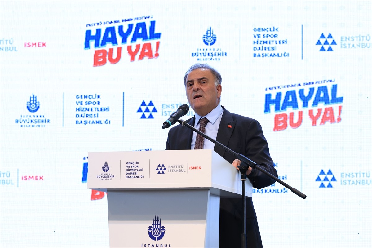 Enstitü İstanbul İSMEK'in "Hayal bu ya" festivalinin açılış töreni Yenikapı'daki Dr. Mimar Kadir...