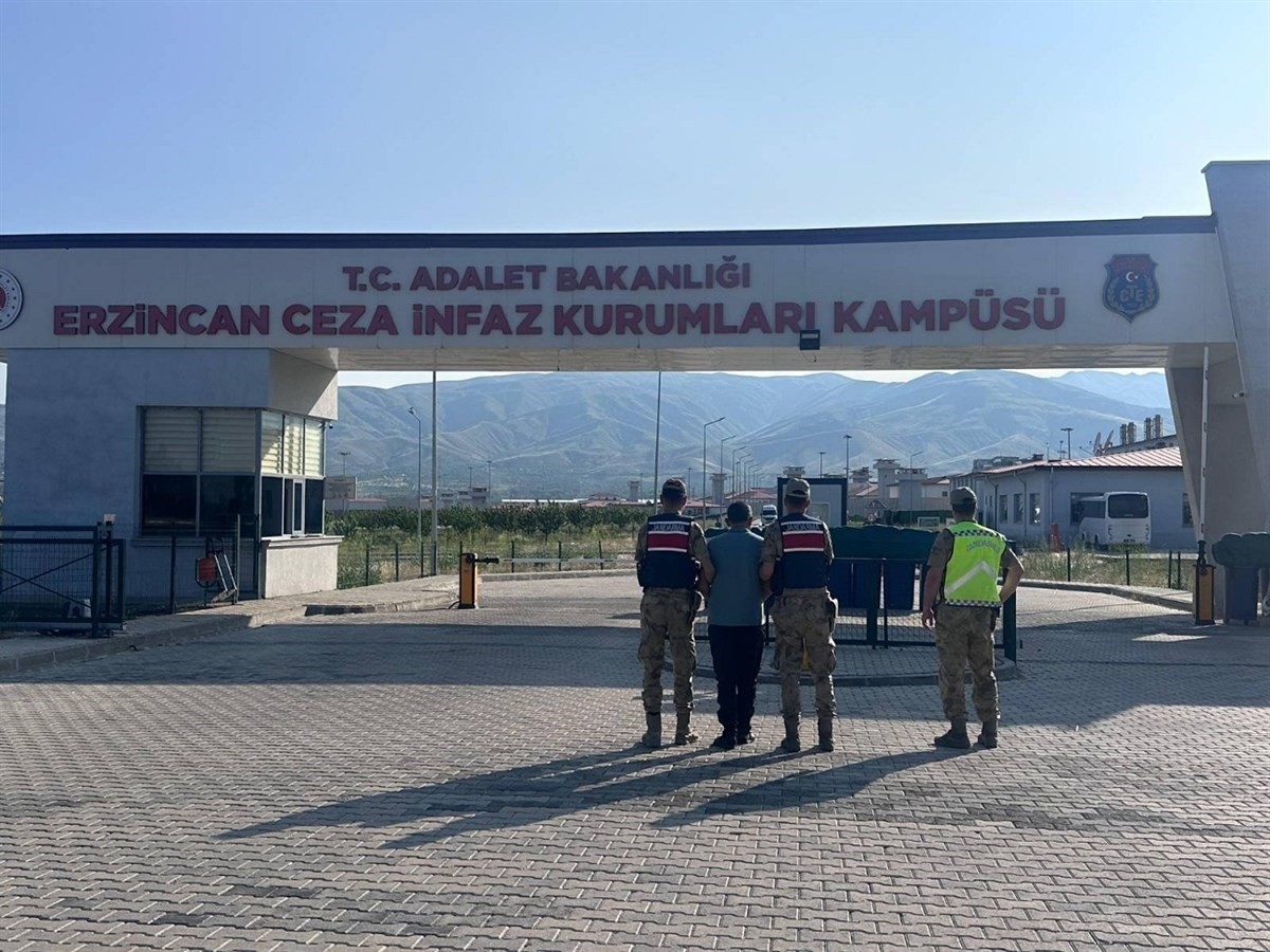 Erzincan'da "kasten öldürme" suçundan 25 yıl kesinleşmiş hapis cezasıyla aranan hükümlü...